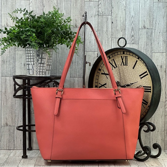 Michael Kors Pink Shoulder Bag - Picture 4 of 15